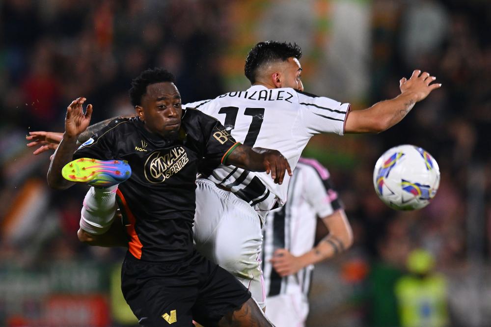 紧张与深夜会议……哈维·阿隆索的未来悬而未决