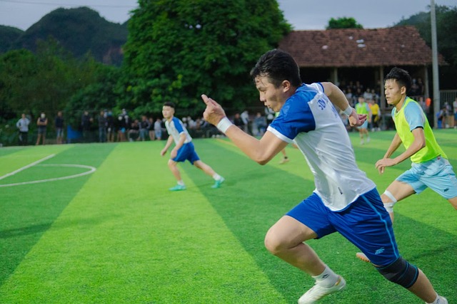 佐拉：当年有幸和马拉多纳一起练习任意球，让我能力明显提升