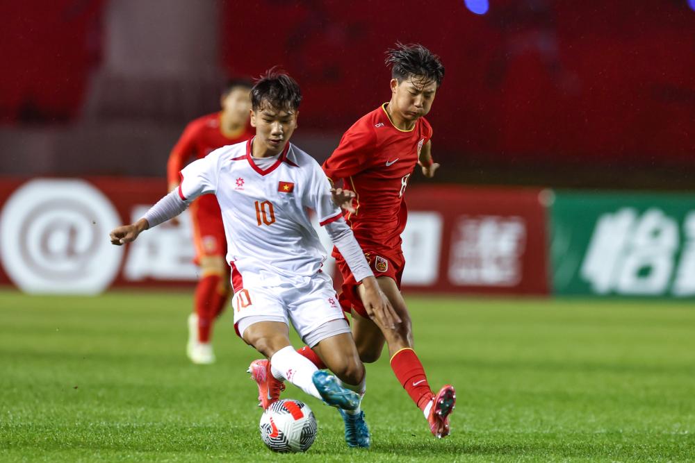 邮报：穆帅在土耳其住的酒店为奥斯曼宫殿改建，他钟爱室内泳池